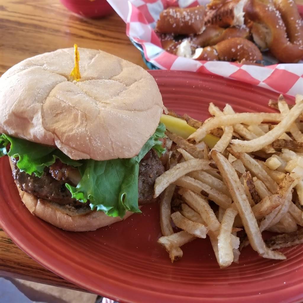 Guilford Lake Grille | restaurant | 7094 E Lake Rd, Lisbon, OH 44432, USA | 3302229611 OR +1 330-222-9611