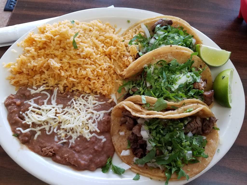 Rolando Tacos | restaurant | 2322 N Cicero Ave, Chicago, IL 60639, USA | 7734137917 OR +1 773-413-7917