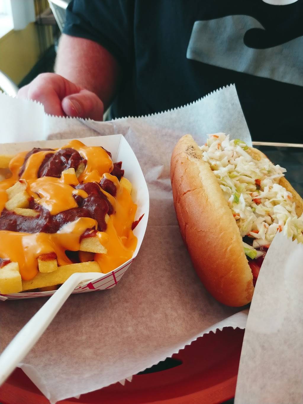 Hot Dog Hut | restaurant | 1439 3rd St S, Jacksonville Beach, FL 32250, USA | 9042473641 OR +1 904-247-3641