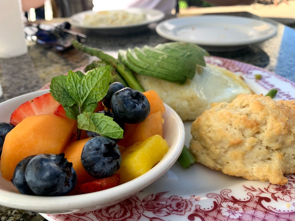 Jeannines Restaurant & Bakery | restaurant | 1 State St, Santa Barbara, CA 93101, USA | 8057703344 OR +1 805-770-3344