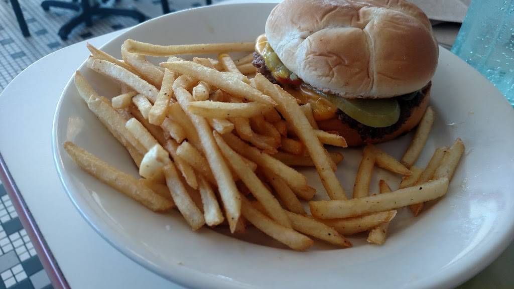 Steak n Shake | restaurant | 40 Town Center Cir, Sanford, FL 32771, USA | 4073288300 OR +1 407-328-8300