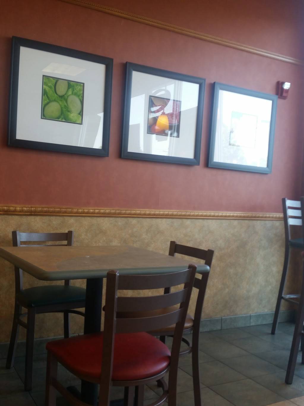 Subway Restaurants | restaurant | 740 N. Fairfield Rd, Building Space D, Round Lake, IL 60073, USA | 8475464782 OR +1 847-546-4782