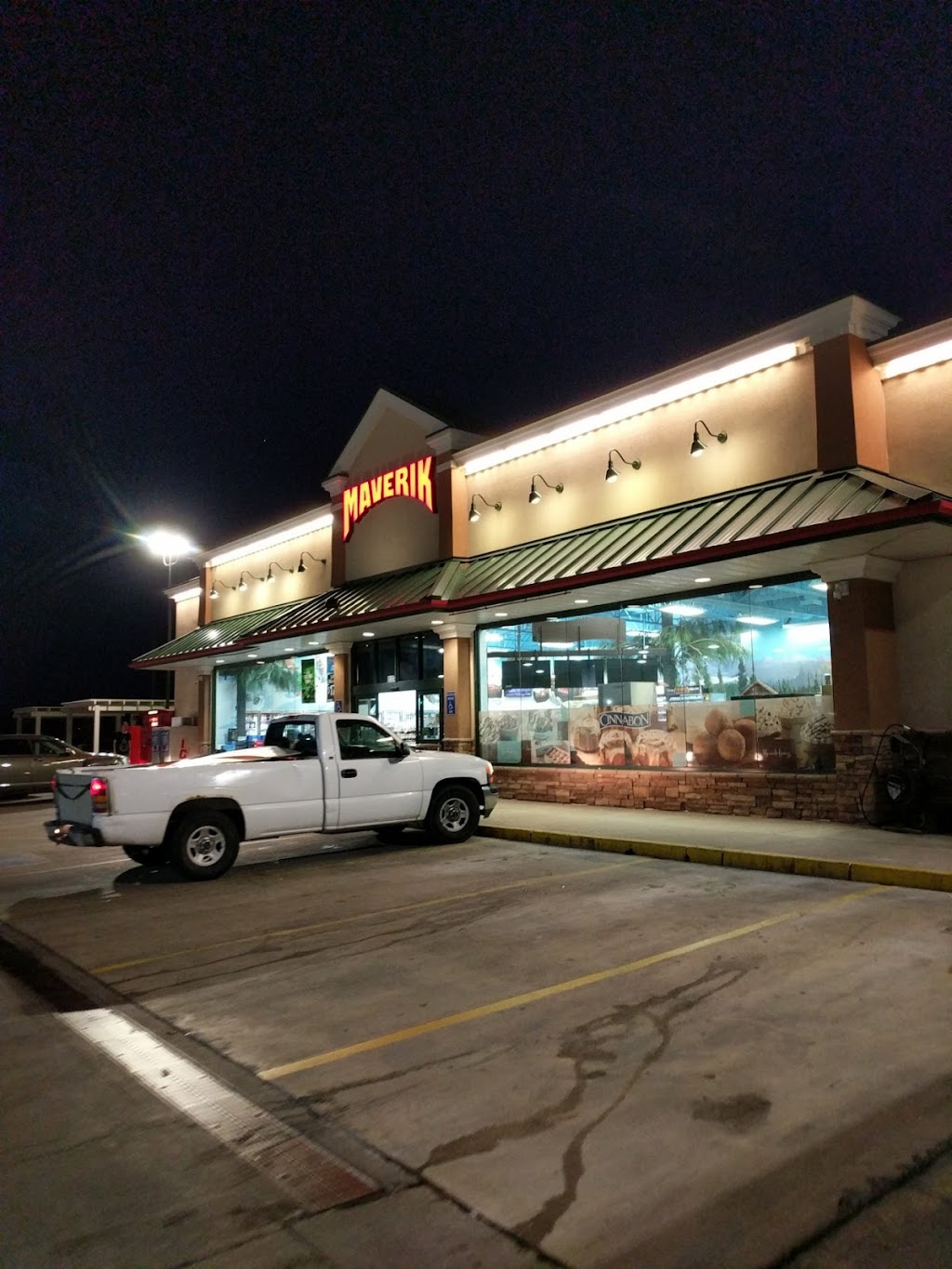 Maverik Adventures First Stop | restaurant | 800 W Center St, North Salt Lake, UT 84054, USA | 8019365573 OR +1 801-936-5573