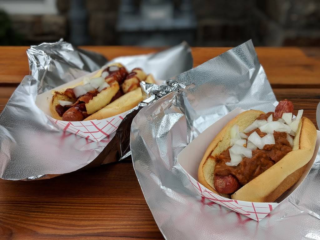 the Dog Den | restaurant | Main St and, Bronx St, White Plains, NY 10603, USA | 9143283288 OR +1 914-328-3288