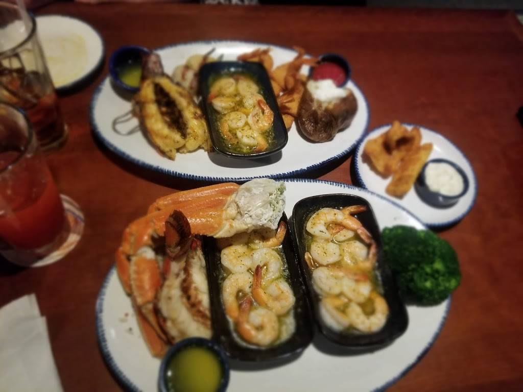 Red Lobster | restaurant | 810 S Wadsworth Blvd, Lakewood, CO 80226, USA | 3039365882 OR +1 303-936-5882