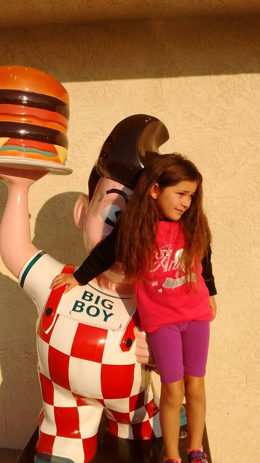 Big Boy | restaurant | 3939 Ming Ave, Bakersfield, CA 93309, USA | 6618330780 OR +1 661-833-0780