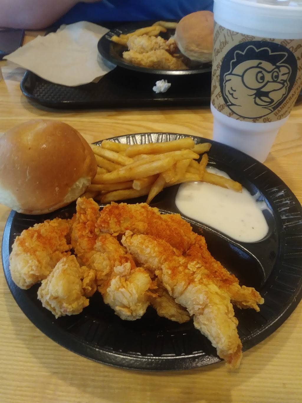 Golden Chick | meal takeaway | 8260 N Stemmons Fwy, Dallas, TX 75247, USA | 2145799994 OR +1 214-579-9994