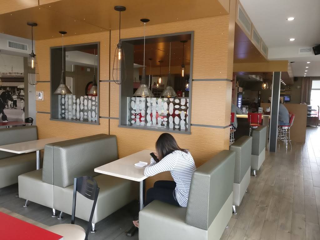 Poulet Frit Ideal | restaurant | 0G1, 5100 Rue Papineau, Lac-Mégantic, QC G6B 1Y8, Canada | 8195833222 OR +1 819-583-3222