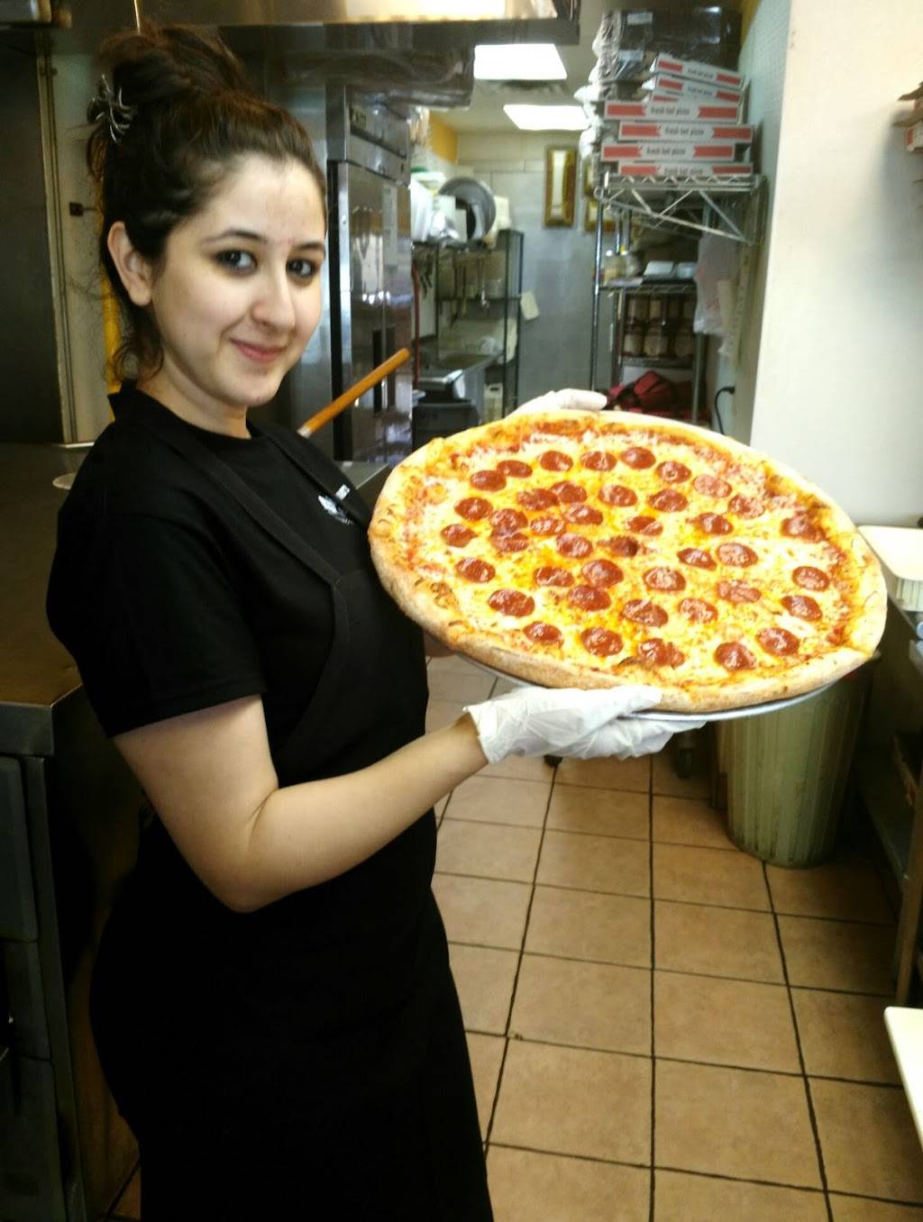 RoadRunners Pizza & Subs | meal takeaway | 8420 Louisburg Rd, Raleigh, NC 27616, USA | 9192667606 OR +1 919-266-7606