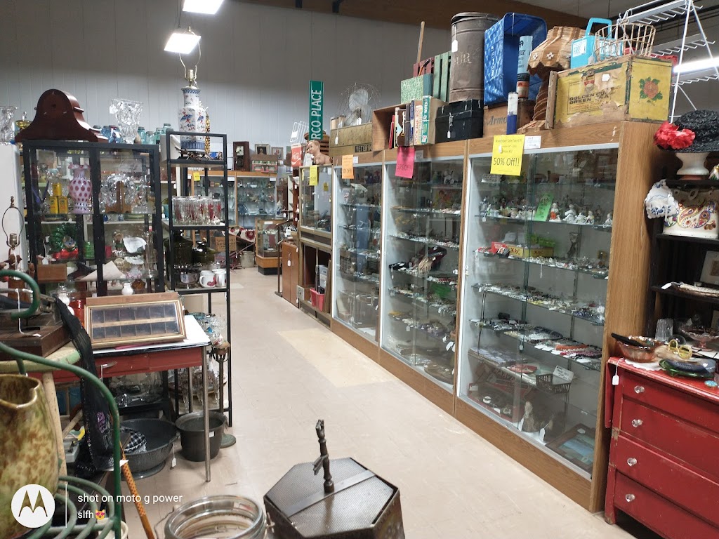 BENSON CORNERS ANTIQUE MALL | restaurant | 19942 75th St, Bristol, WI 53104, USA | 2628579456 OR +1 262-857-9456