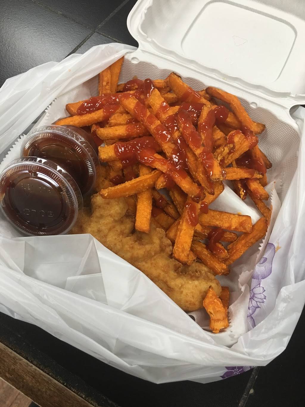 Wings 21 Kettering | restaurant | 10578 Campus Way S, Largo, MD 20774, USA | 2405327216 OR +1 240-532-7216