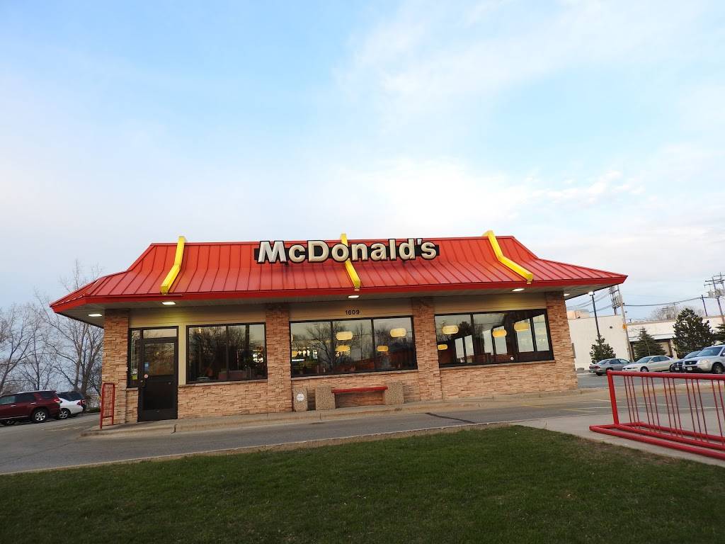 McDonalds | cafe | 1609 Main St, Green Bay, WI 54302, USA | 9204685526 OR +1 920-468-5526