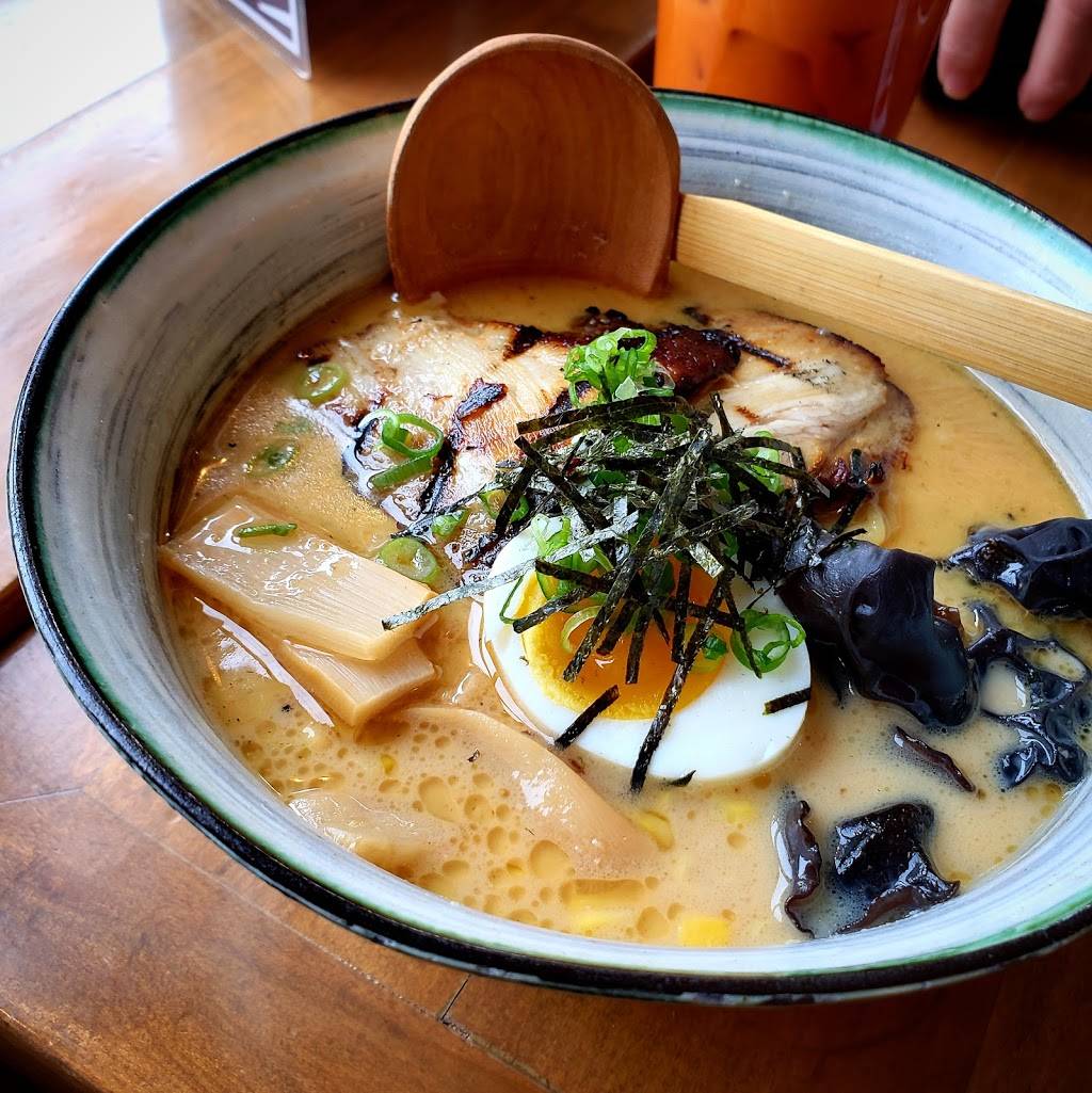 Hungry Sumo | restaurant | 2663 S Kinnickinnic Ave, Milwaukee, WI 53207, USA | 4145959656 OR +1 414-595-9656