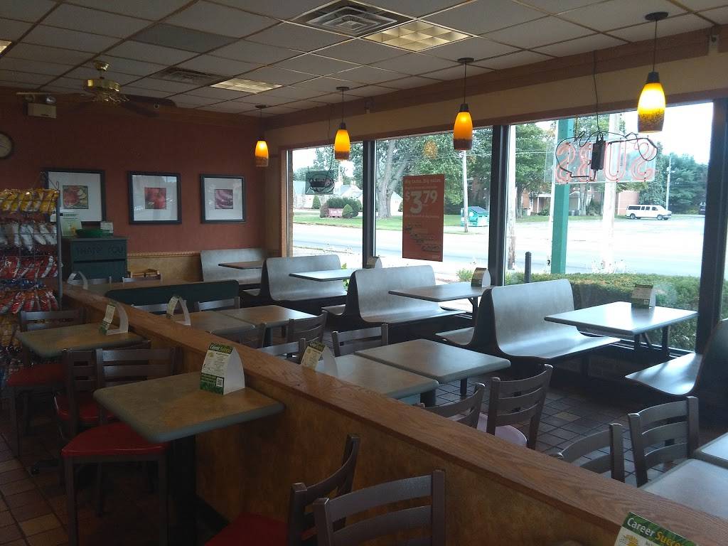Subway | restaurant | 4721 Tuscarawas St W, Canton, OH 44708, USA | 3304779708 OR +1 330-477-9708