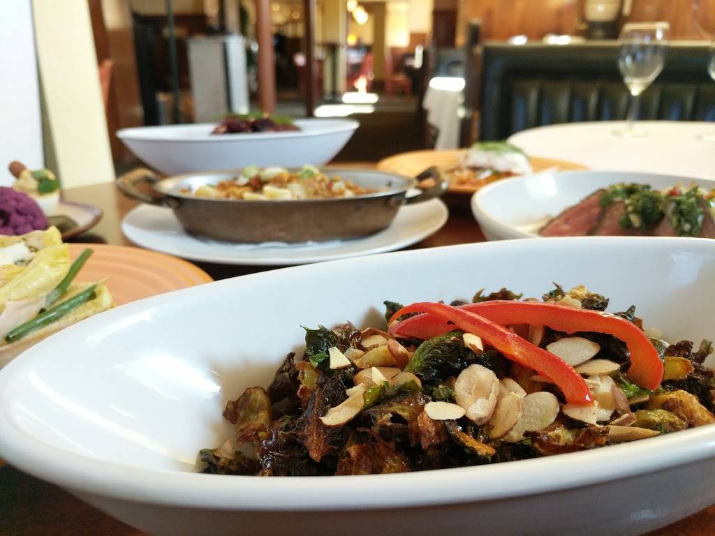 Jack & Charlies | restaurant | 204 E Oak Ave, Visalia, CA 93291, USA | 5597385752 OR +1 559-738-5752