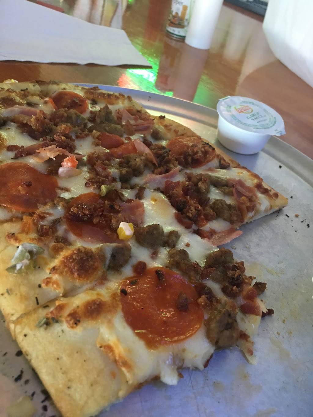 Beach Bums Grill & Bar | restaurant | 4021 Island Dr, North Topsail Beach, NC 28460, USA | 9103281044 OR +1 910-328-1044