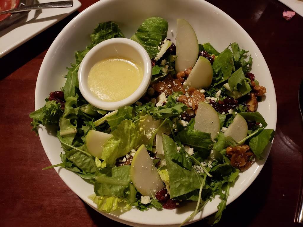 The Vineyard Wine Company | restaurant | 1140 Townpark Ave #1260, Lake Mary, FL 32746, USA | 4078339463 OR +1 407-833-9463