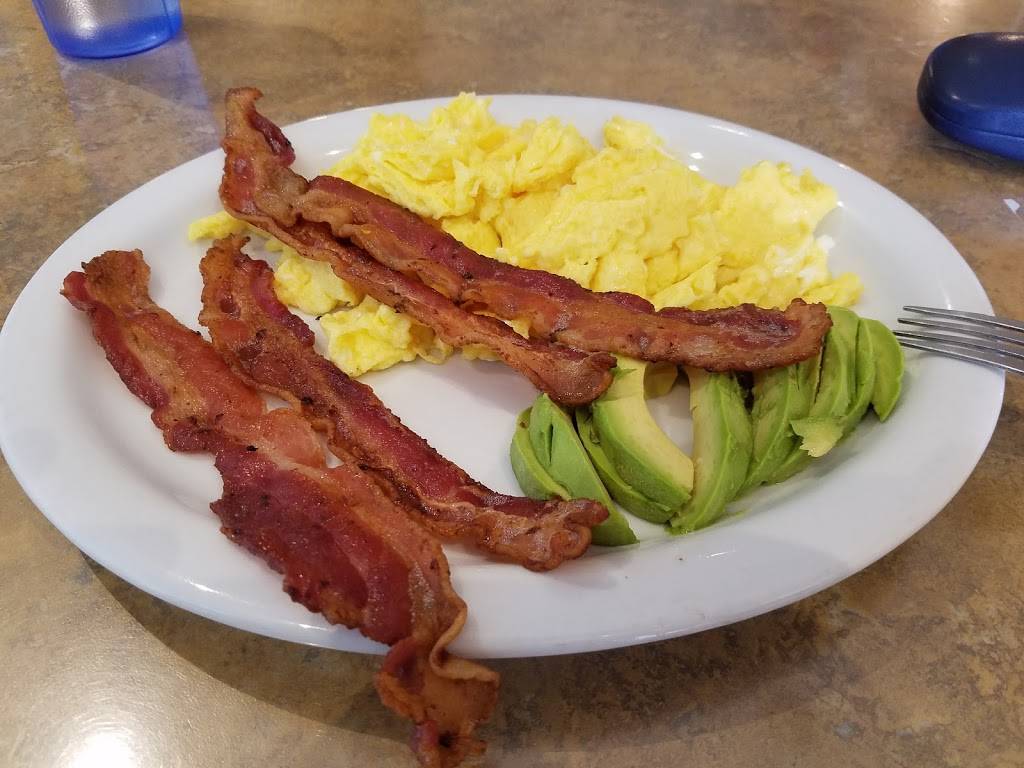 Snax Superburgers | restaurant | 3111, 2225 Artesia Blvd, Redondo Beach, CA 90278, USA | 3109219797 OR +1 310-921-9797