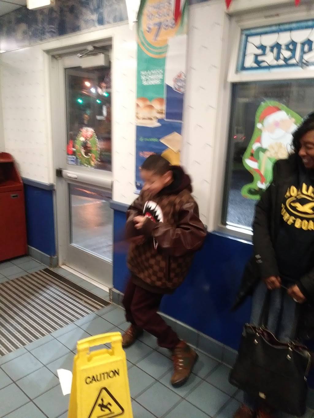 White Castle | restaurant | 480 Lyons Ave, Irvington, NJ 07111, USA | 9732820913 OR +1 973-282-0913