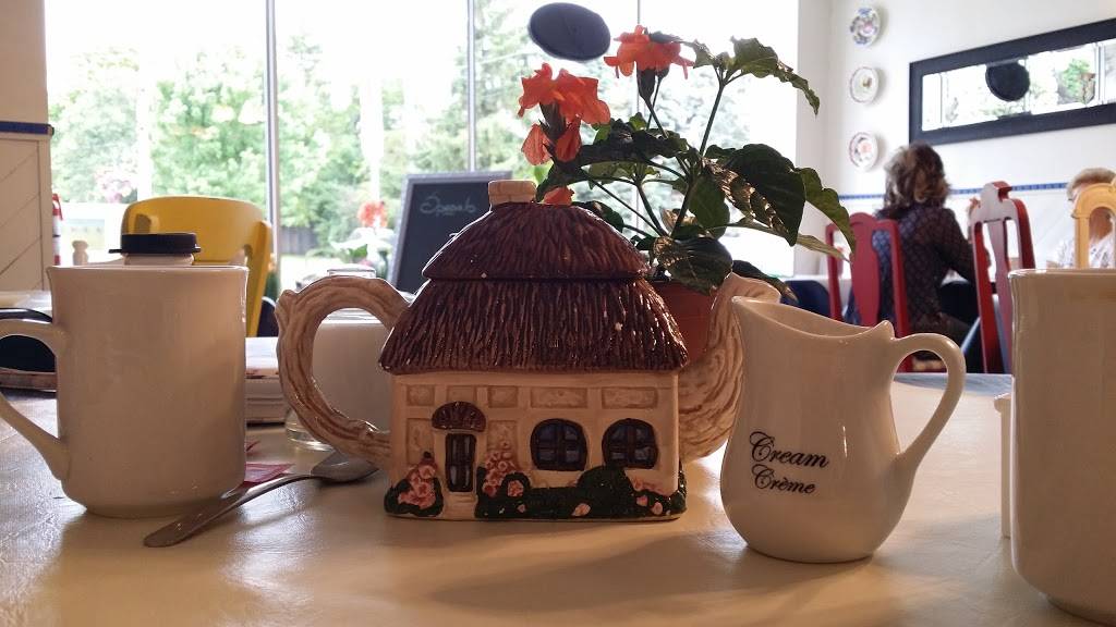 Ettas Greeklish Eatery | restaurant | 5975 Wyandotte St E, Windsor, ON N8S 1M9, Canada | 5199159329 OR +1 519-915-9329