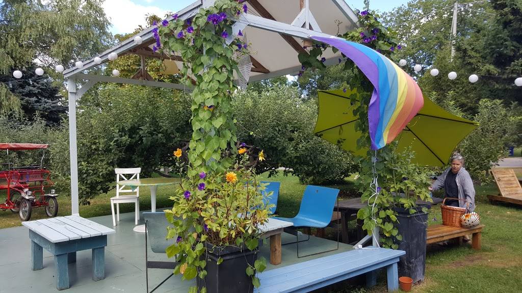 Island Cafe | restaurant | 20 Withrow St, Toronto, ON M5J 2C4, Canada | 4162036460 OR +1 416-203-6460