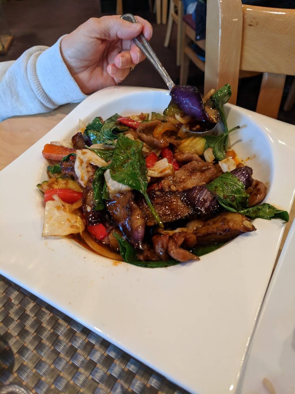 Thai Nakorn | restaurant | 424 G St, Davis, CA 95616, USA | 5307587775 OR +1 530-758-7775