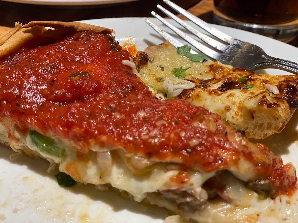 Giordanos | meal takeaway | 1040 W Belmont Ave, Chicago, IL 60657, USA | 7733271200 OR +1 773-327-1200