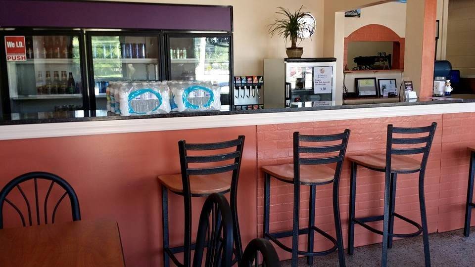 Victorianys Pizza | restaurant | 10 W Oak Ridge Rd, Orlando, FL 32809, USA | 4078558383 OR +1 407-855-8383