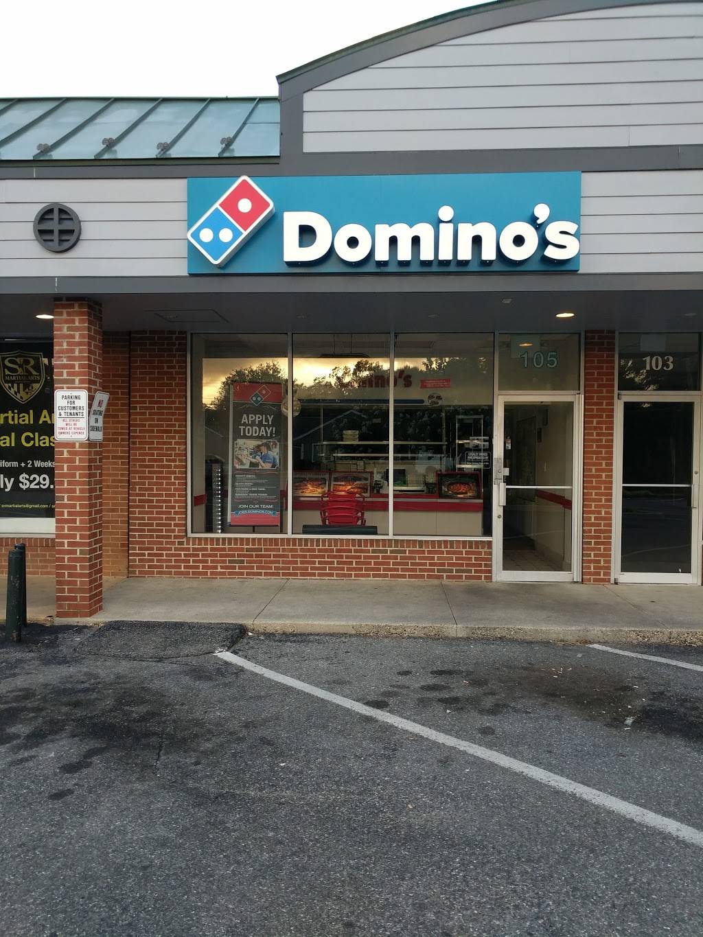 Dominos Pizza | meal delivery | 3147 Solomons Island Rd, Edgewater, MD 21037, USA | 4109561800 OR +1 410-956-1800