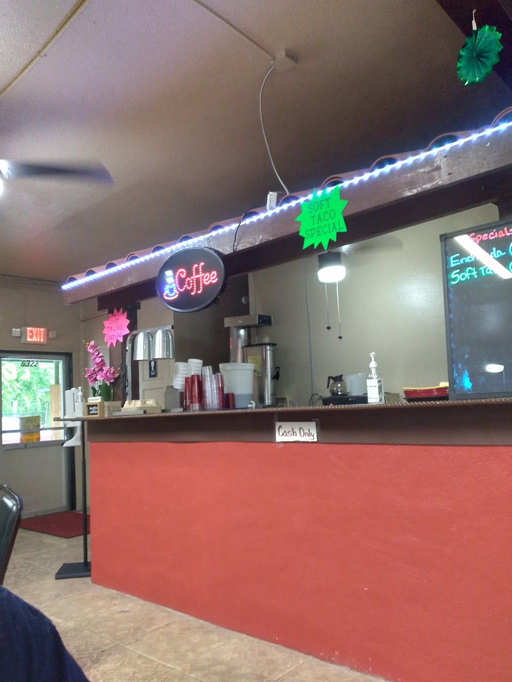 Lichas Mexican Restaurant | restaurant | 1535 S Brazos St, San Antonio, TX 78207, USA | 2102814200 OR +1 210-281-4200