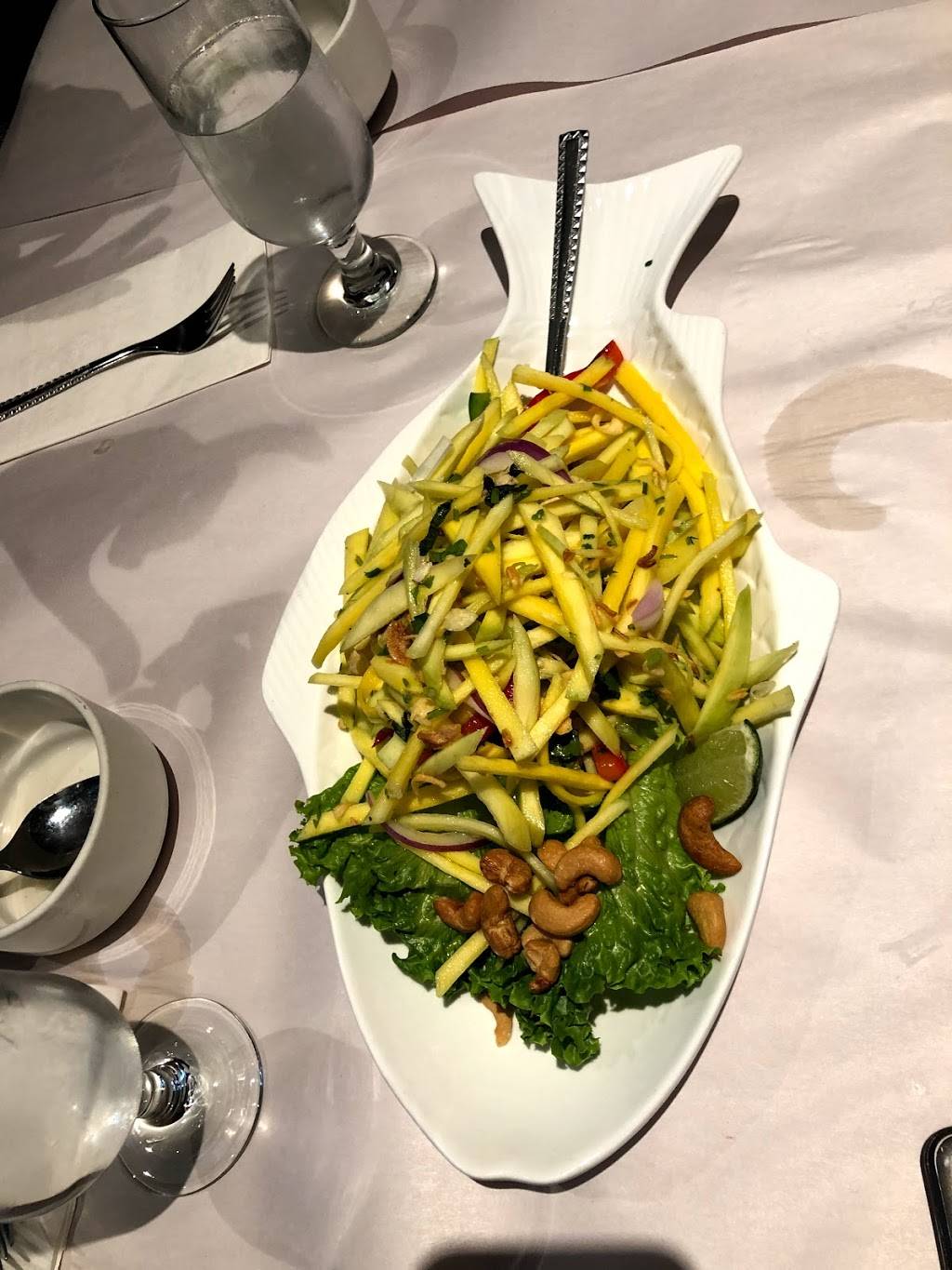 Twin Fish Thai Cuisine | restaurant | 5555 Eglinton Ave W, Etobicoke, ON M9C 5M1, Canada | 4166958866 OR +1 416-695-8866