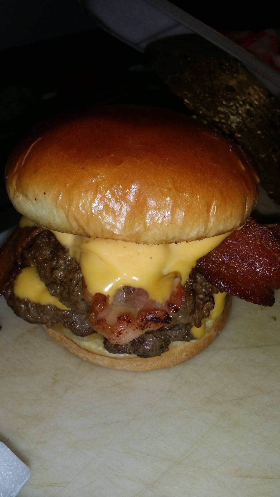 Barn Burger & Grill | restaurant | 530 W Lindsey St, Norman, OK 73069, USA | 4052172600 OR +1 405-217-2600