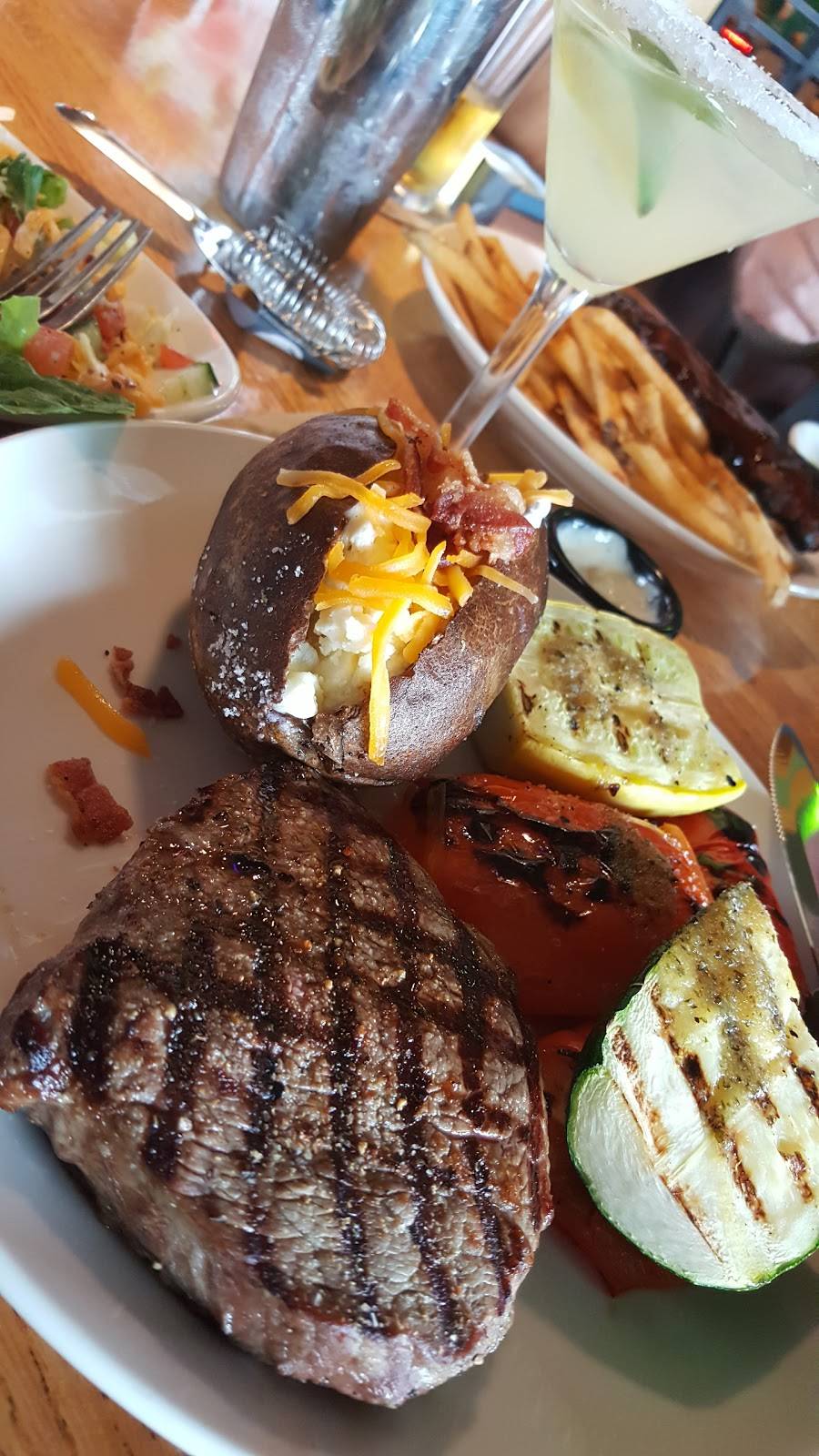 Applebees Grill + Bar | restaurant | 495 Garden of the Gods Rd, Colorado Springs, CO 80907, USA | 7192656605 OR +1 719-265-6605