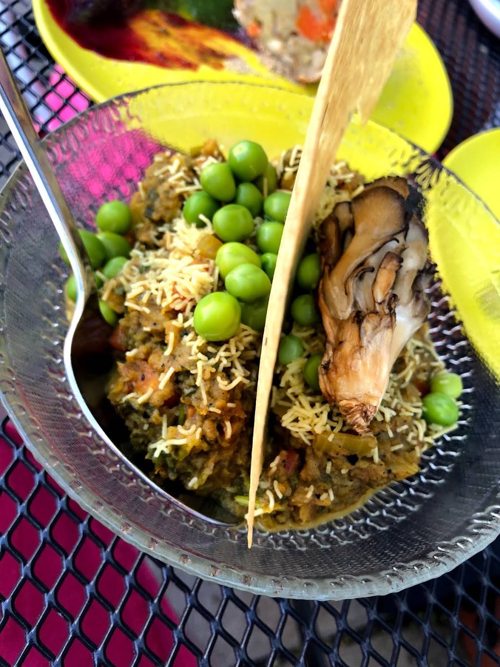 Mango Pickle | restaurant | 5842 N Broadway, Chicago, IL 60660, USA | 7739445555 OR +1 773-944-5555