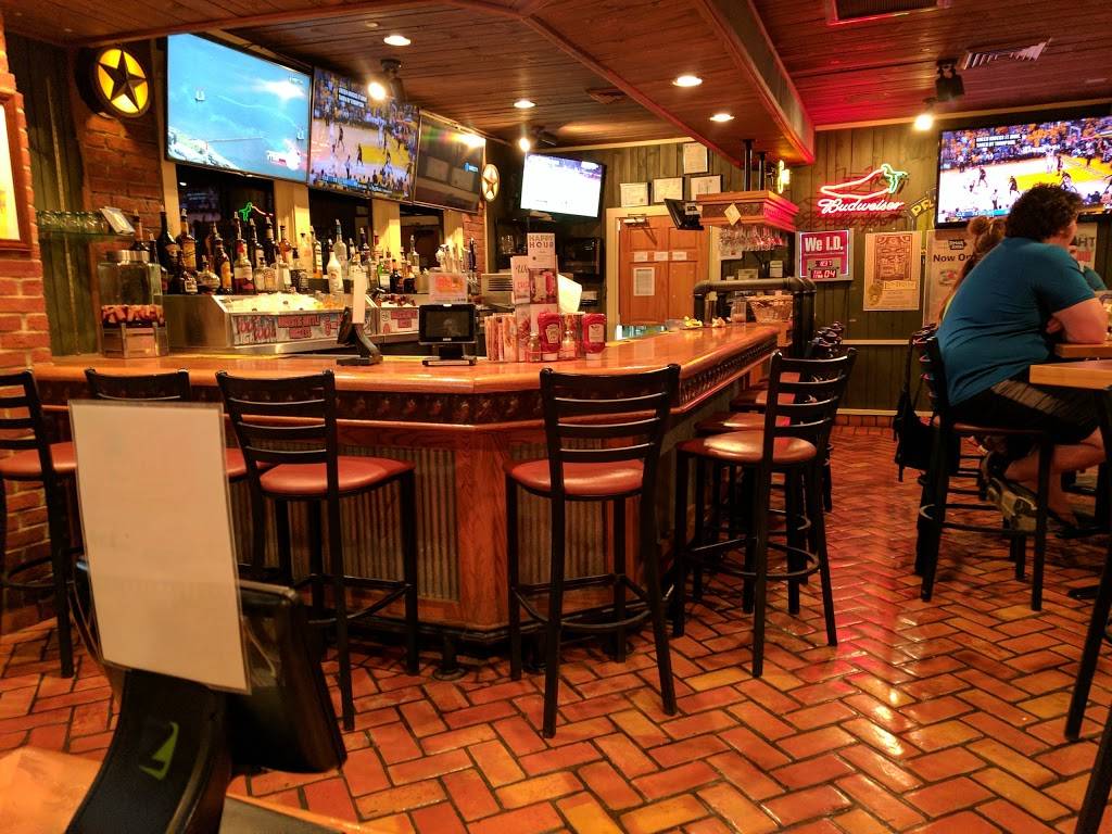 Chilis Grill & Bar | restaurant | 2651 2nd St, Coralville, IA 52241, USA | 3193511488 OR +1 319-351-1488