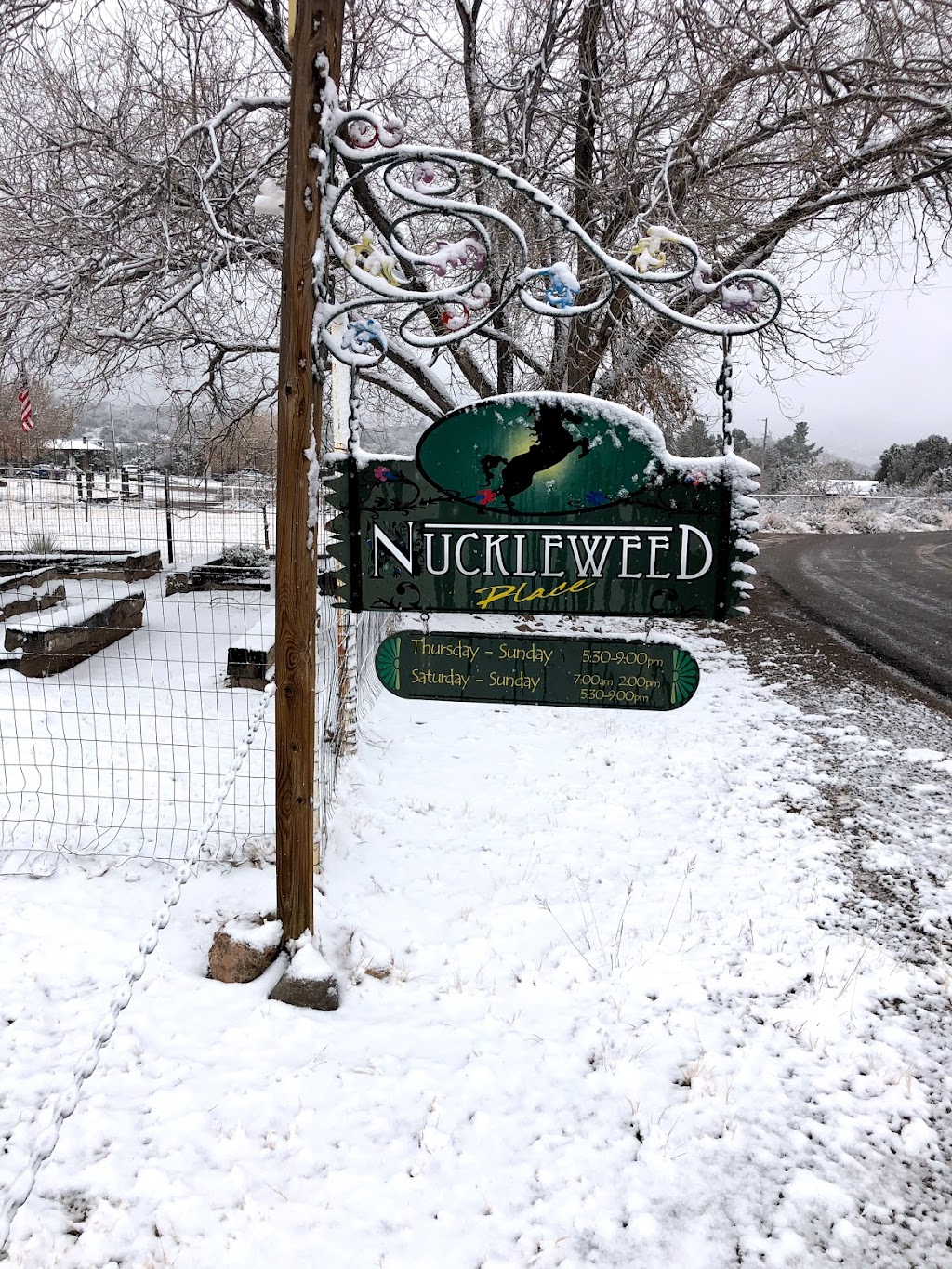 Nuckleweed Place | restaurant | 526 Laborcita Canyon Rd, La Luz, NM 88337, USA | 5754340000 OR +1 575-434-0000
