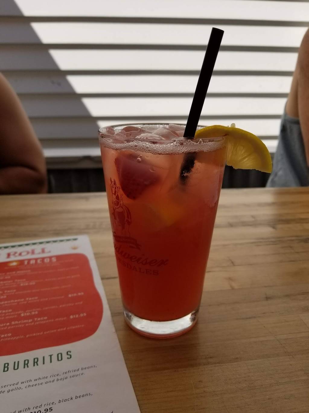 Guac-N-Roll | restaurant | 9 Ocean Ave, York, ME 03909, USA | 2073614822 OR +1 207-361-4822