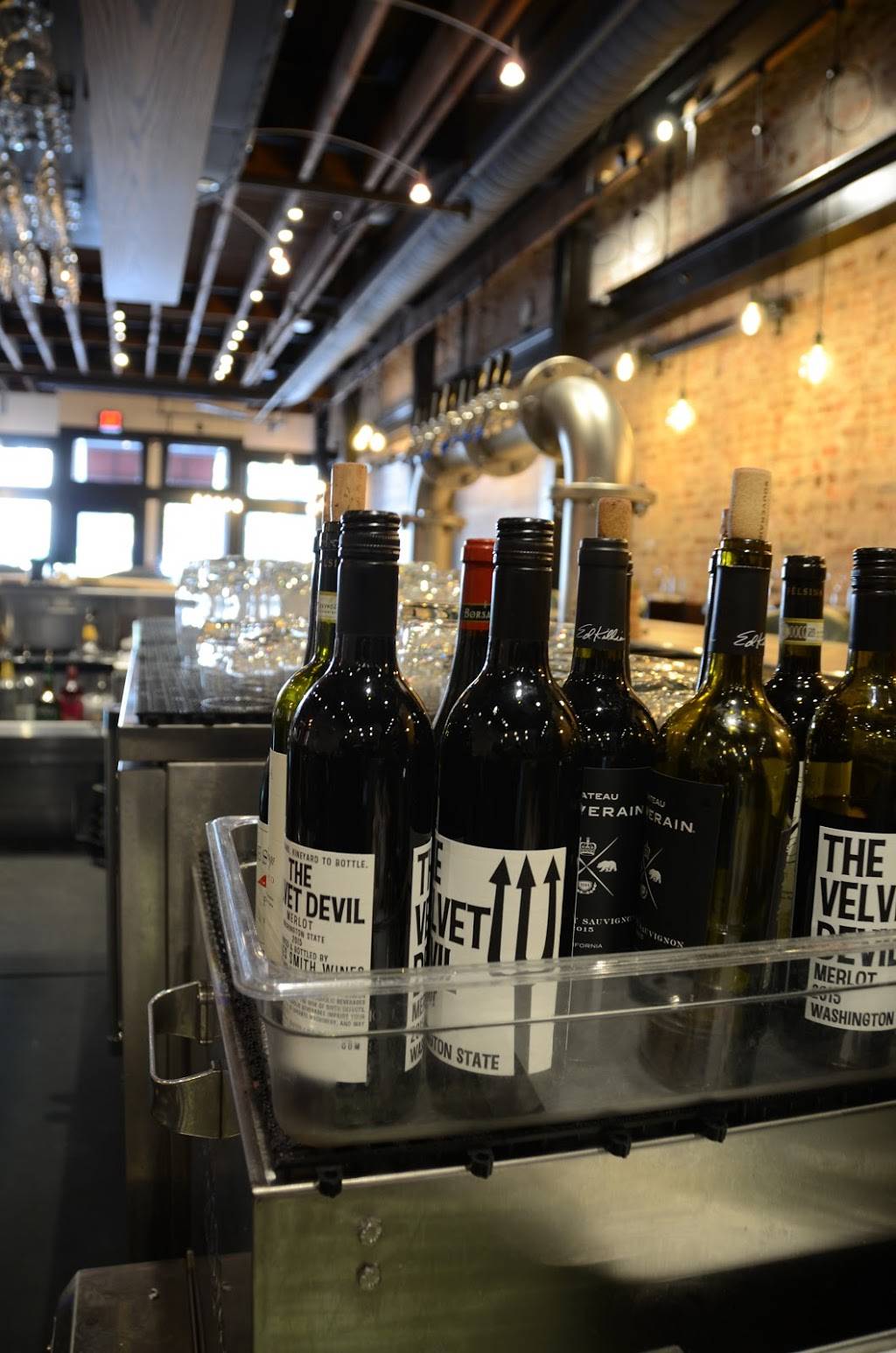 Bridges Craft Pizza & Wine Bar | restaurant | 19 N Indiana St, Greencastle, IN 46135, USA | 7656530021 OR +1 765-653-0021