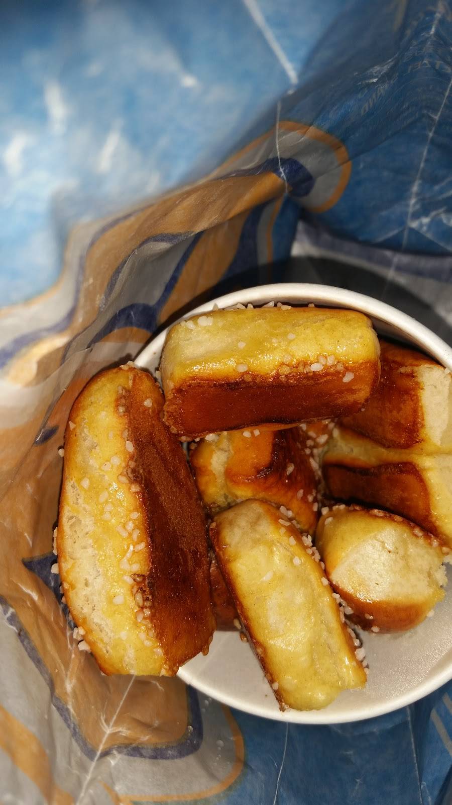 Auntie Annes Pretzels | cafe | 10000W, Chicago, IL 60666, USA | 7738944616 OR +1 773-894-4616