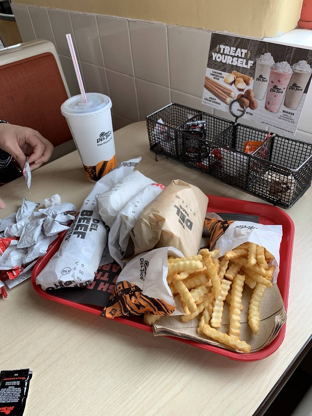 Del Taco | meal takeaway | 1098 Enchanted Way, Simi Valley, CA 93065, USA | 8055277787 OR +1 805-527-7787