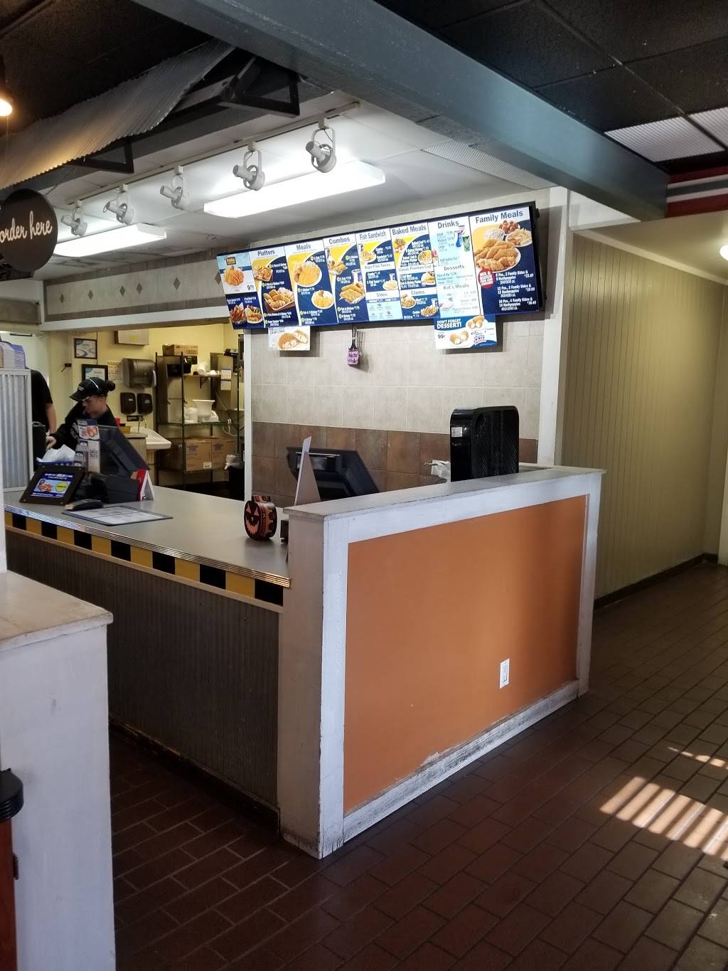Long John Silvers | restaurant | 3400 S 10th St, Lincoln, NE 68502, USA | 4024230868 OR +1 402-423-0868