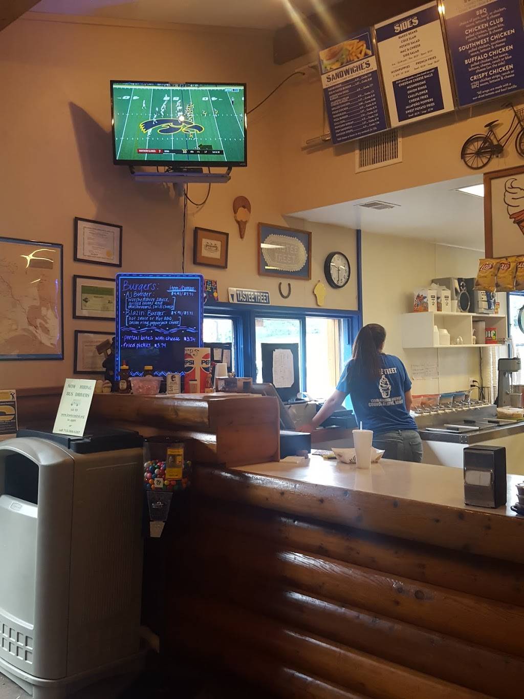 Tastee Treet | restaurant | 13996 Wabash Ave, Council Bluffs, IA 51503, USA | 7123662892 OR +1 712-366-2892