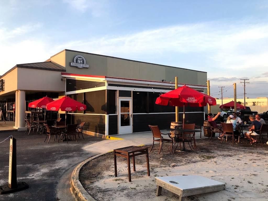 Neighborhood Tap House 2 | restaurant | 5101 Ashley Phosphate Rd # 101, North Charleston, SC 29418, USA | 8432259090 OR +1 843-225-9090
