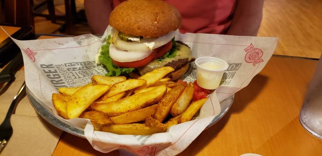 Fuddruckers | restaurant | 12535 S Apopka Vineland Rd, Orlando, FL 32836, USA | 4077781934 OR +1 407-778-1934