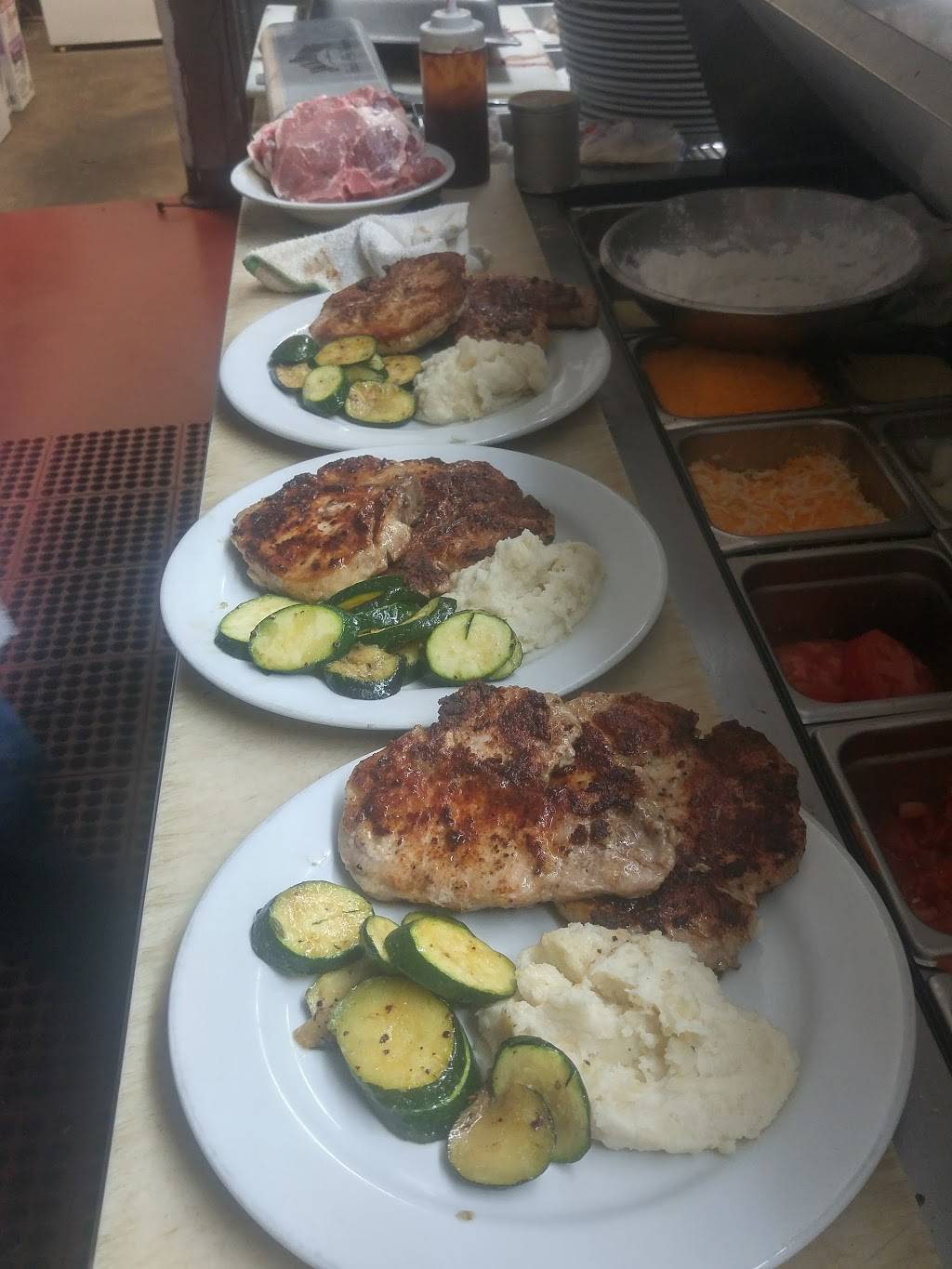 Grunions Sports Bar & Grill | restaurant | 1501 N Sepulveda Blvd, Manhattan Beach, CA 90266, USA | 3105459910 OR +1 310-545-9910