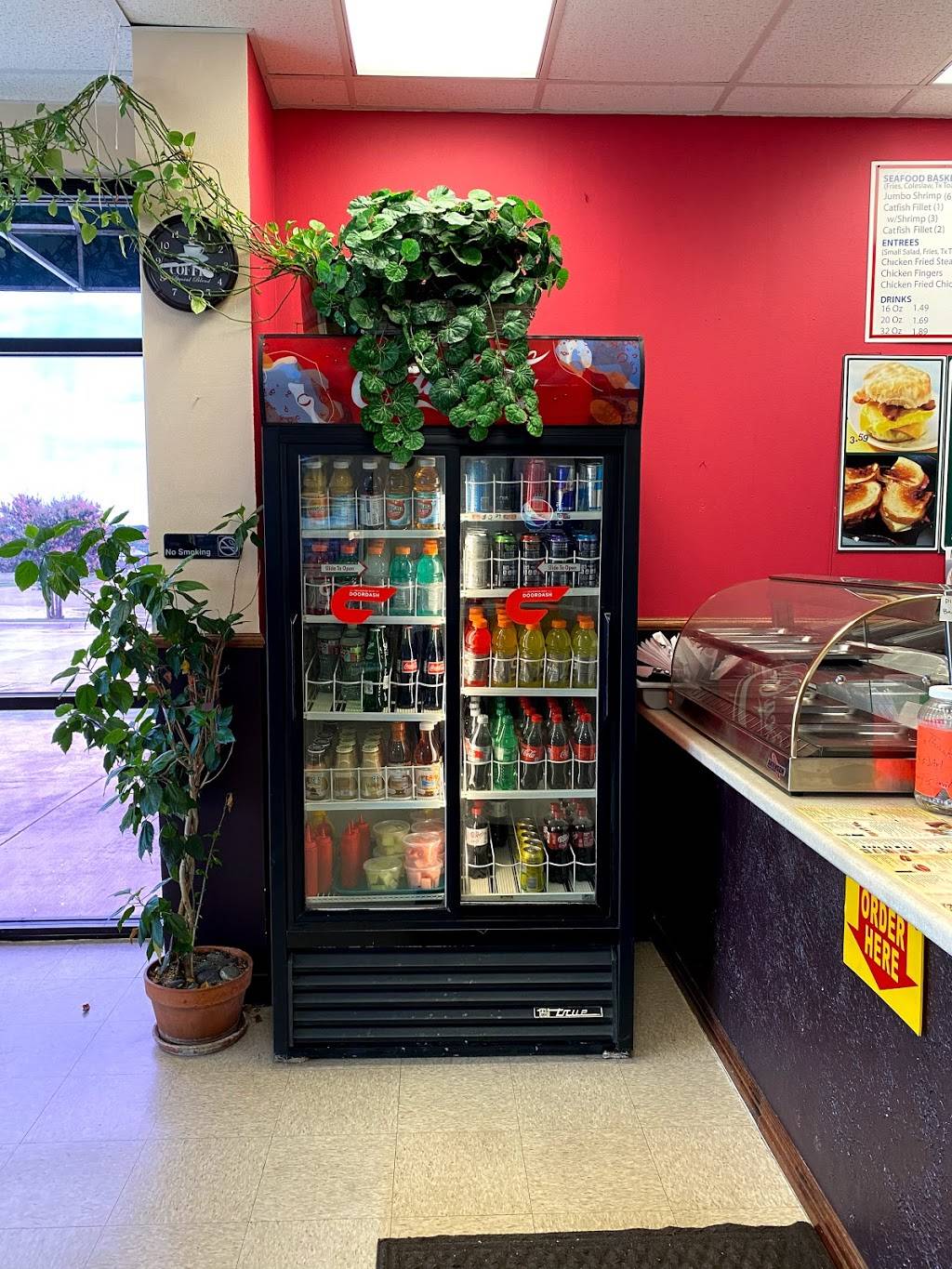 Famous Georges Cafe | restaurant | 3789 N Beach St Suite 201, Fort Worth, TX 76137, USA | 6826471586 OR +1 682-647-1586