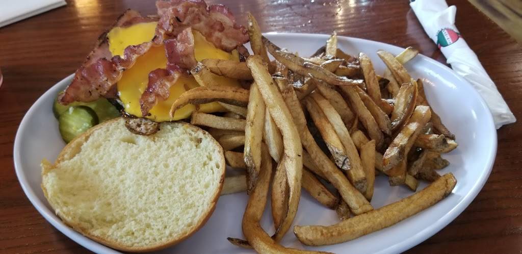 Paninis Bar & Grill | restaurant | 8870 Darrow Rd, Twinsburg, OH 44087, USA | 3309630095 OR +1 330-963-0095