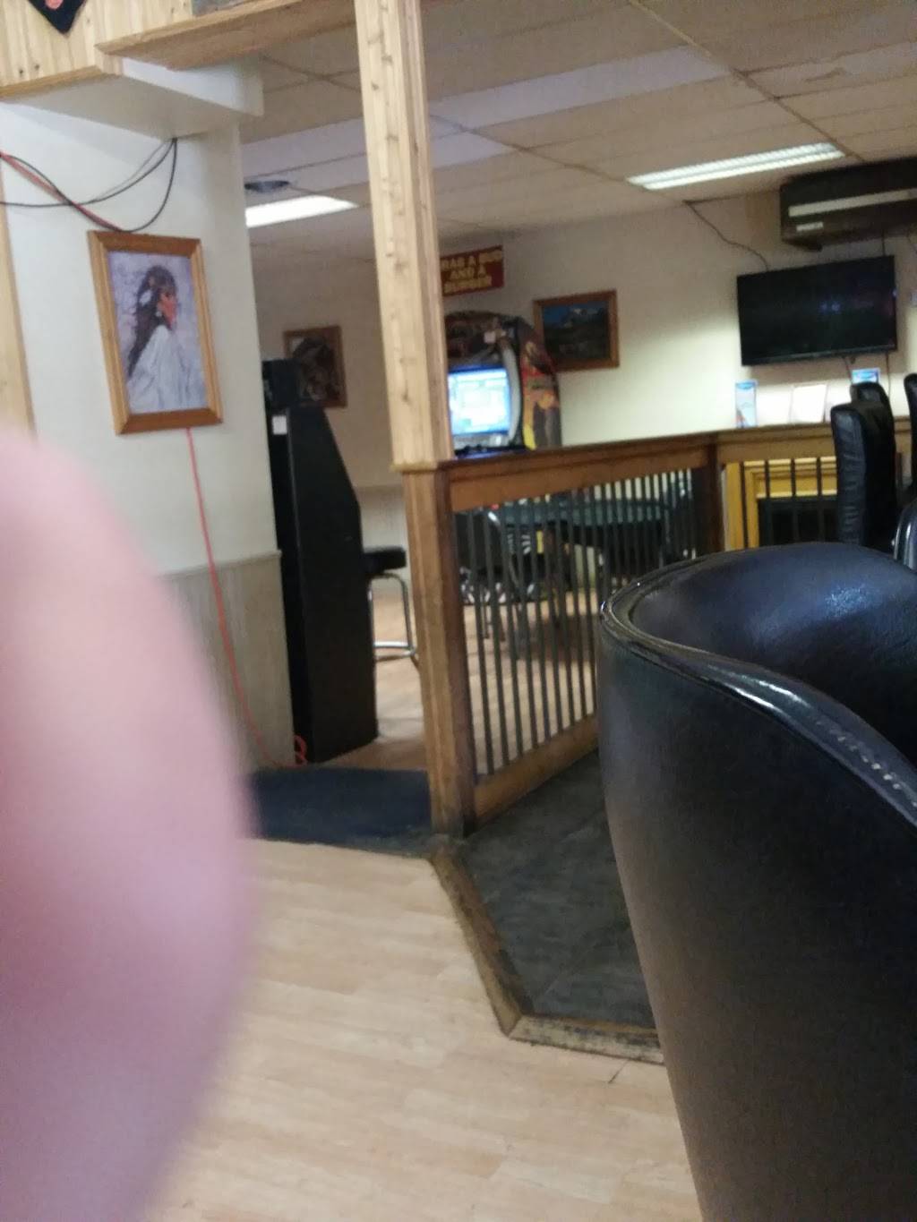 Husies Bar & Grill | restaurant | 211 S Main St, Blanchardville, WI 53516, USA | 6085234085 OR +1 608-523-4085