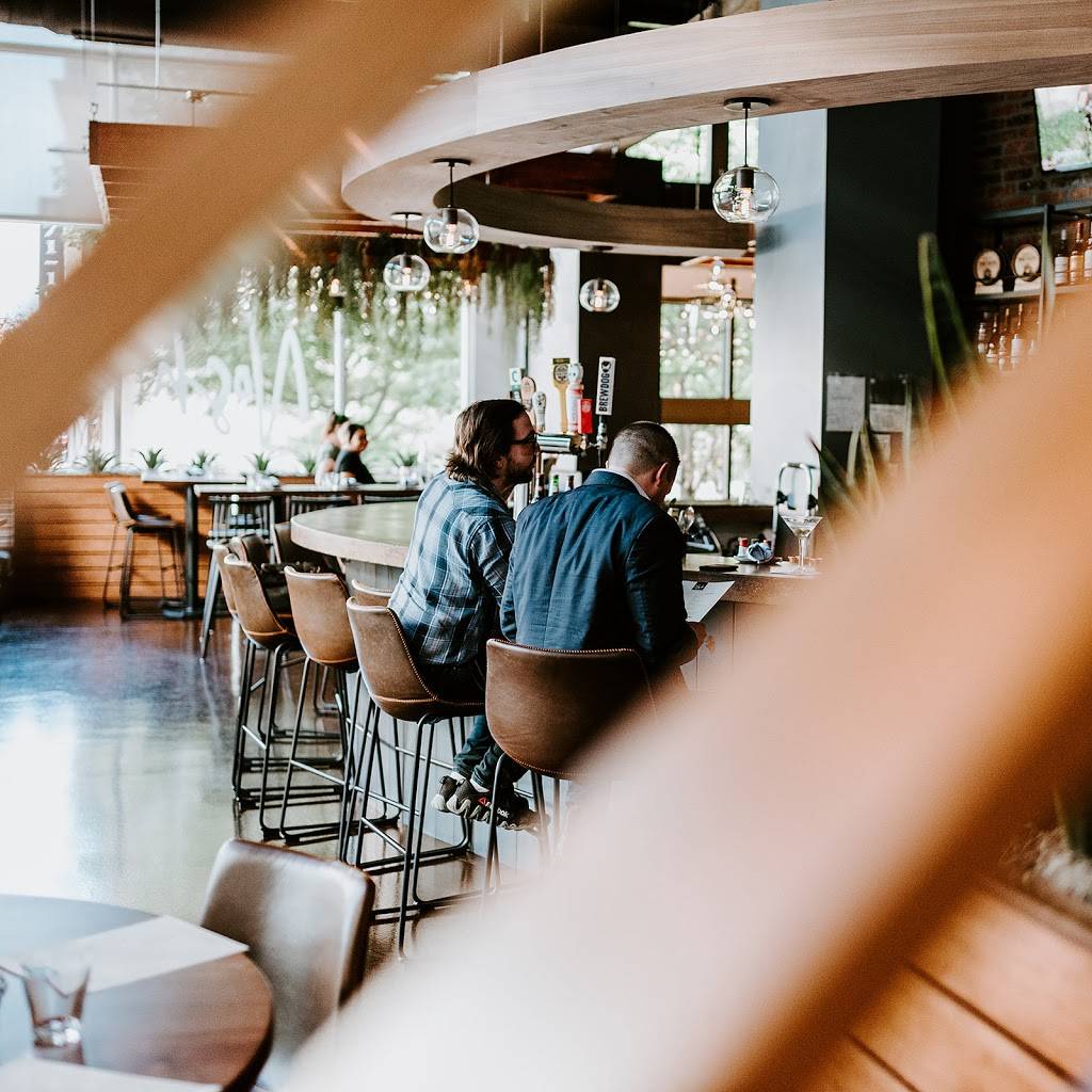 Nosh on High | restaurant | 149 S High St, Columbus, OH 43215, USA | 6149293373 OR +1 614-929-3373