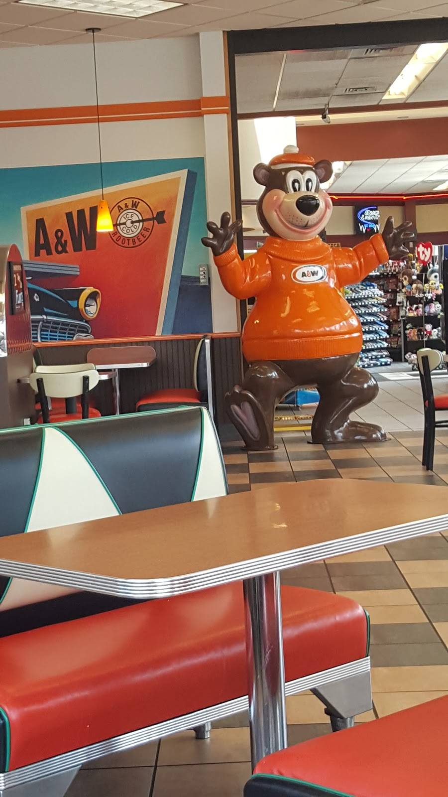 A&W Restaurant | restaurant | 2002 Velp Ave, Green Bay, WI 54303, USA | 9206619140 OR +1 920-661-9140